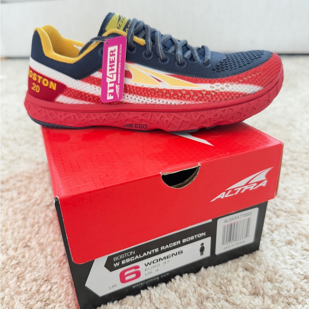 Escalante Racer Boston running shoes. Women size 6 brand new!